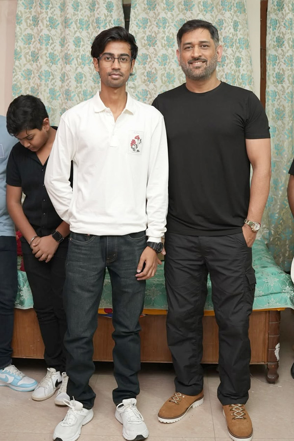 MS Dhoni Attends Childhood friend Birthday party Photos2