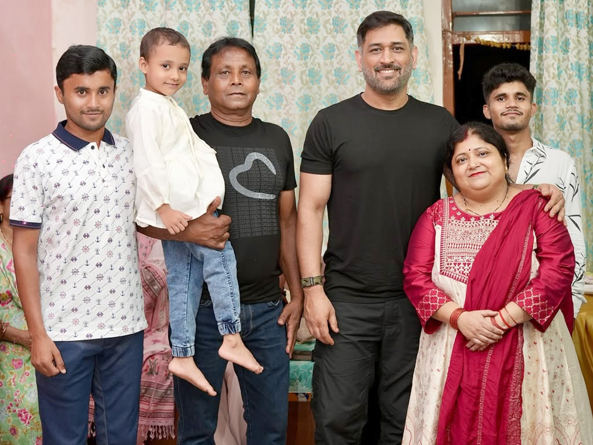 MS Dhoni Attends Childhood friend Birthday party Photos1