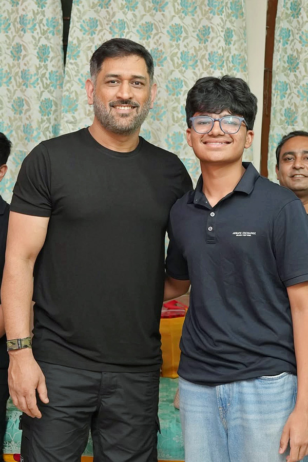 MS Dhoni Attends Childhood friend Birthday party Photos4