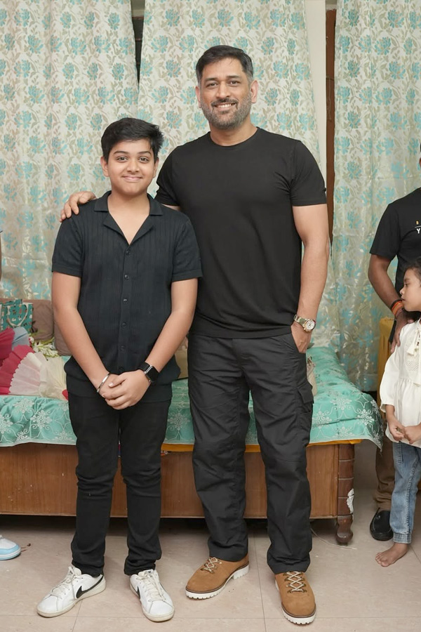 MS Dhoni Attends Childhood friend Birthday party Photos5