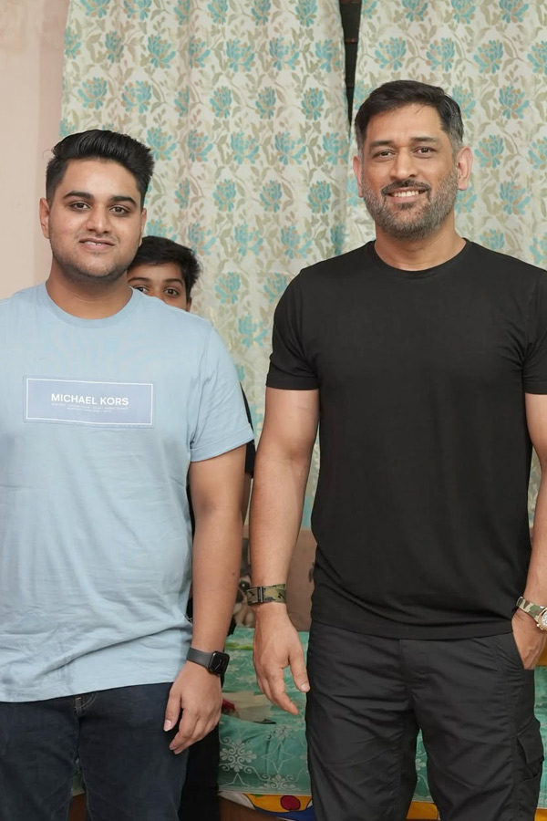 MS Dhoni Attends Childhood friend Birthday party Photos6