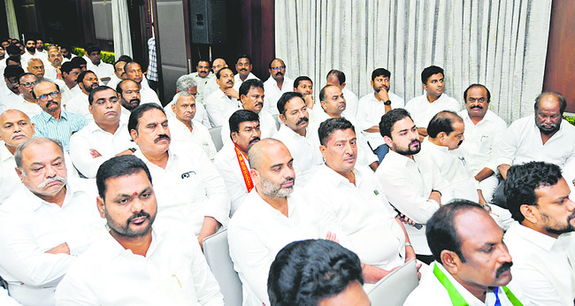 చంద్రబాబు మోసాన్ని ఎండగట్టాలి2