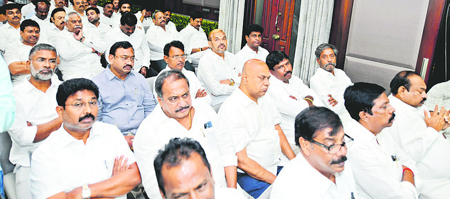 చంద్రబాబు మోసాన్ని ఎండగట్టాలి4