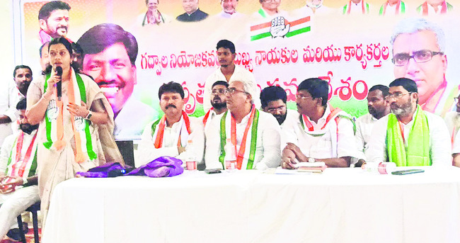 ఒకటే పార్టీ.. 2 సమావేశాలు 1