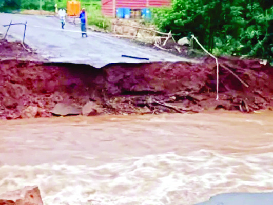 కుండపోత వర్షాలు.. ఉపనదుల పరవళ్లు 2