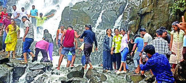 మళ్లీ వరుణ తాండవం1