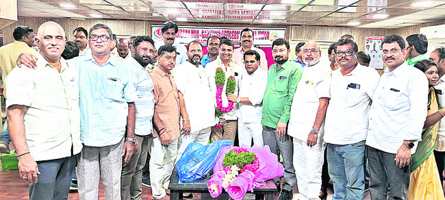మత్తుతో భవిష్యత్ అంధకారం
1