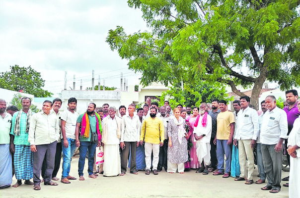 ప్రభుత్వ భూముల కబ్జాను సహించేది లేదు 2