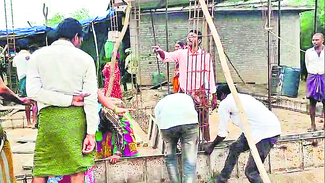 ఆగని పచ్చమూకల ఆగడాలు 1