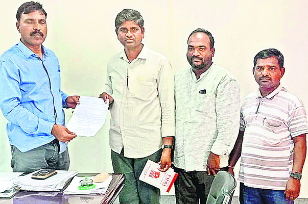 పెండింగ్‌ వేతనాలు  విడుదల చేయాలి2