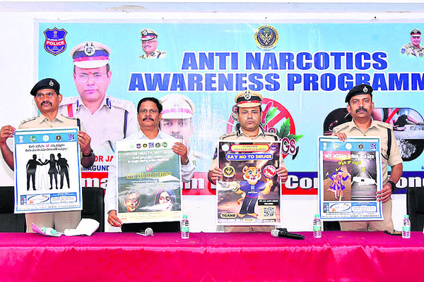 మత్తుతో జీవితాలు చిత్తు1