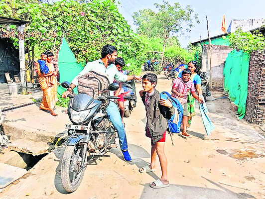 ఆదర్శ పాఠశాల1