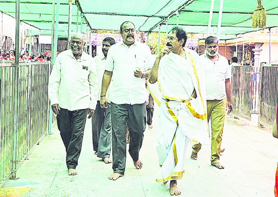 భక్తులు సంతృప్తి చెందేలా సౌకర్యాలు1