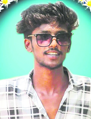 చేపల కోసం వెళ్లి.. స్తంభాన్ని ఢీకొట్టి 2