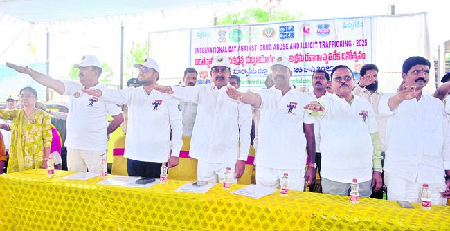 యువత డ్రగ్స్ జోలికి వెళ్లొద్దు1
