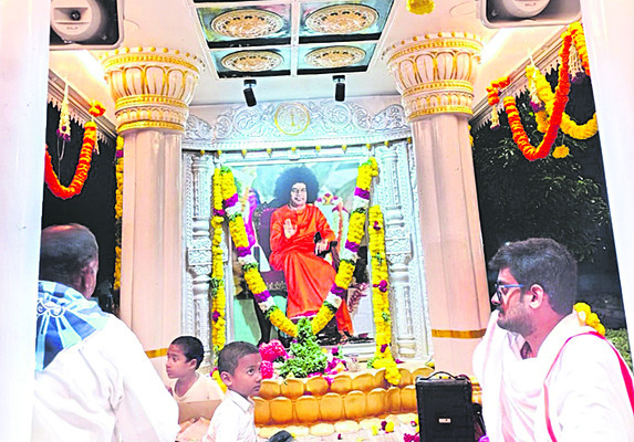 శ్రీవారిని దర్శించుకున్న హంపి పీఠాధిపతి 4