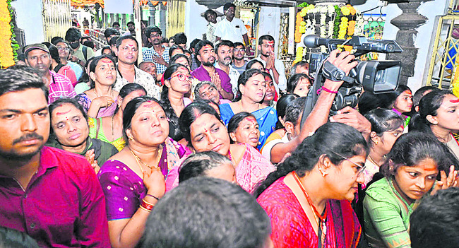 భద్రకాళి అమ్మవారికి సహస్ర కలశాభిషేకం1