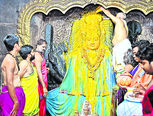 భద్రకాళి అమ్మవారికి సహస్ర కలశాభిషేకం2