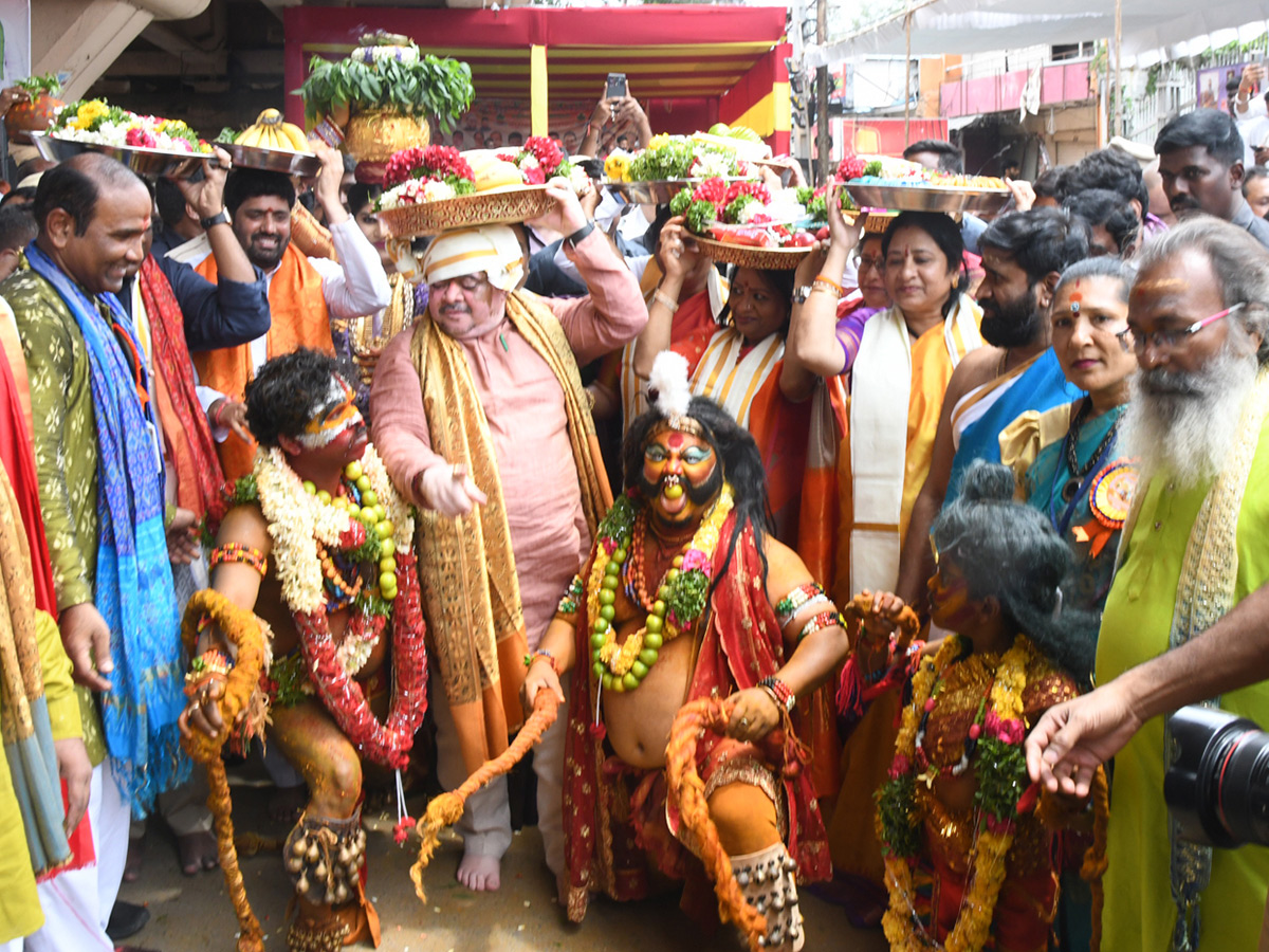 Bonalu 2025 Festival Begins in Telangana Photos11