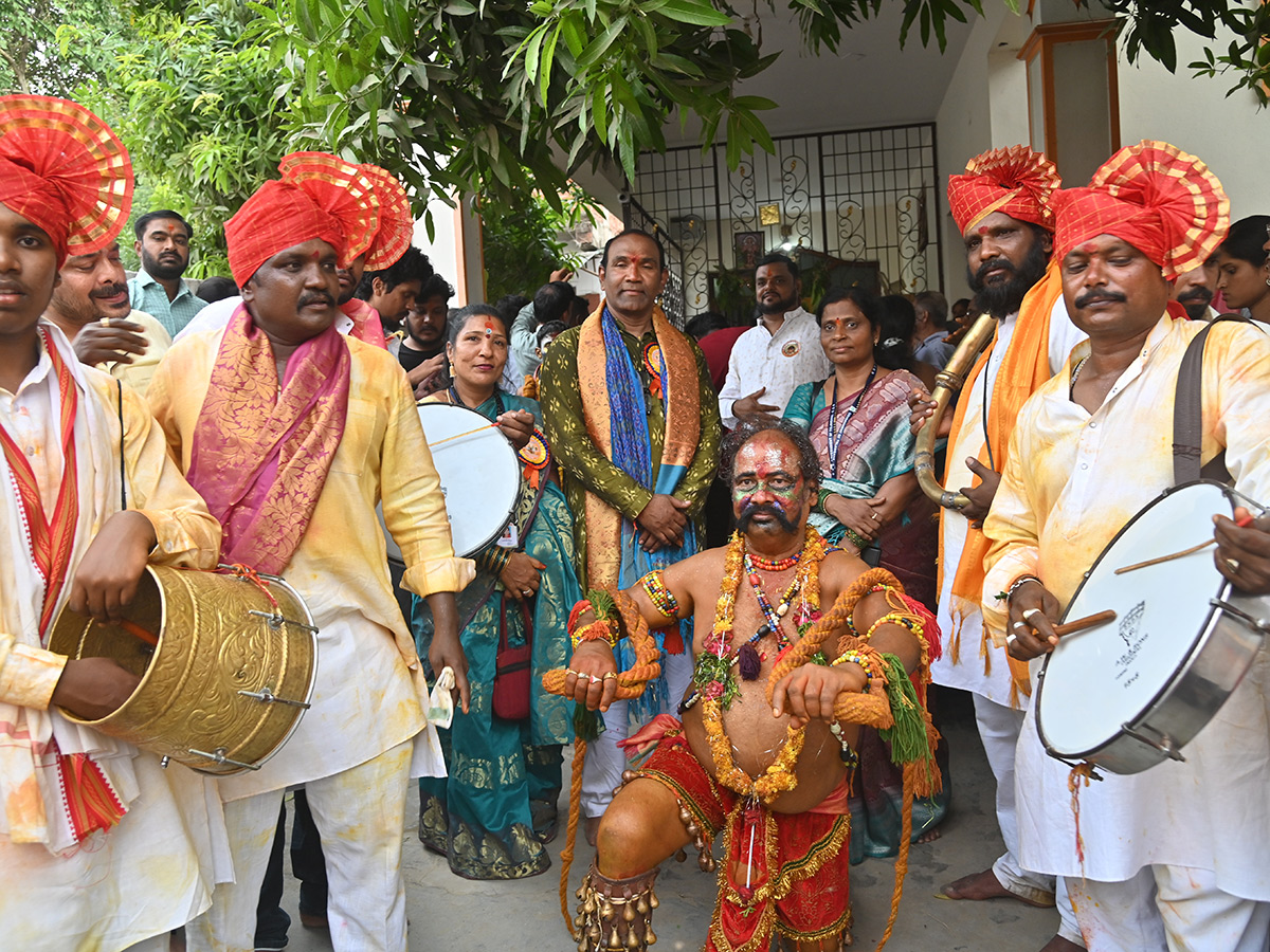 Bonalu 2025 Festival Begins in Telangana Photos19