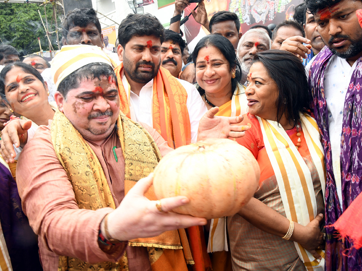 Bonalu 2025 Festival Begins in Telangana Photos24