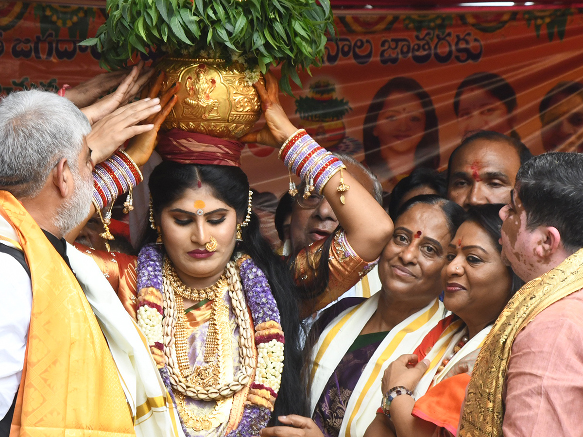 Bonalu 2025 Festival Begins in Telangana Photos3