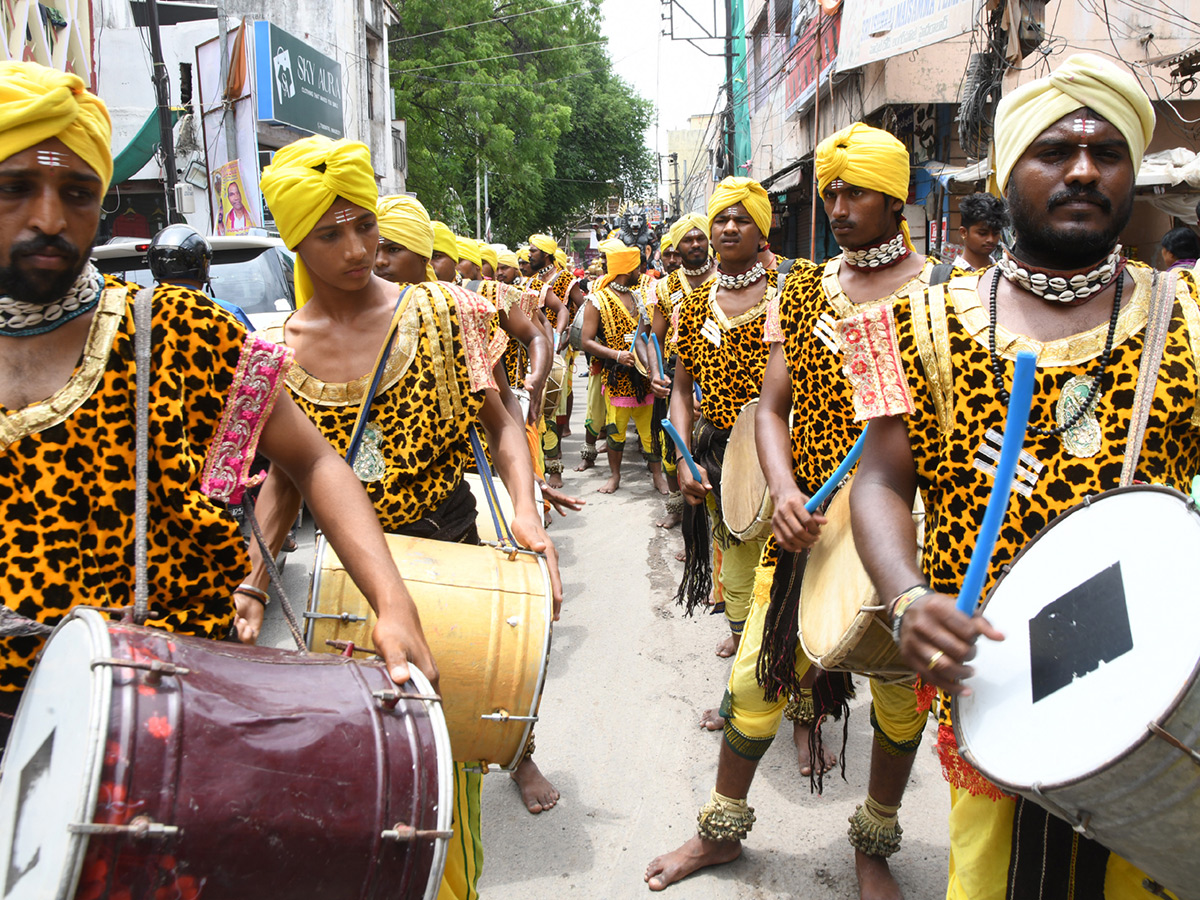 Bonalu 2025 Festival Begins in Telangana Photos7