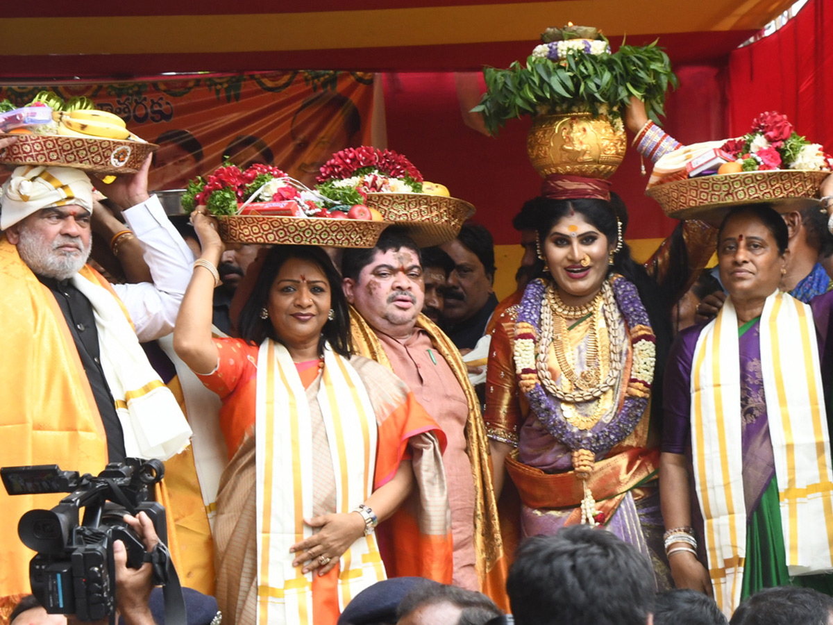Bonalu 2025 Festival Begins in Telangana Photos8