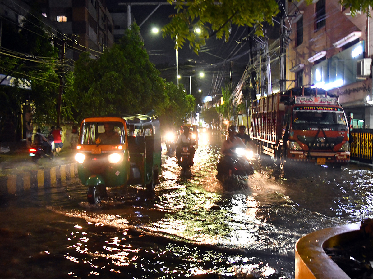heavy rain in vijayawada photos1
