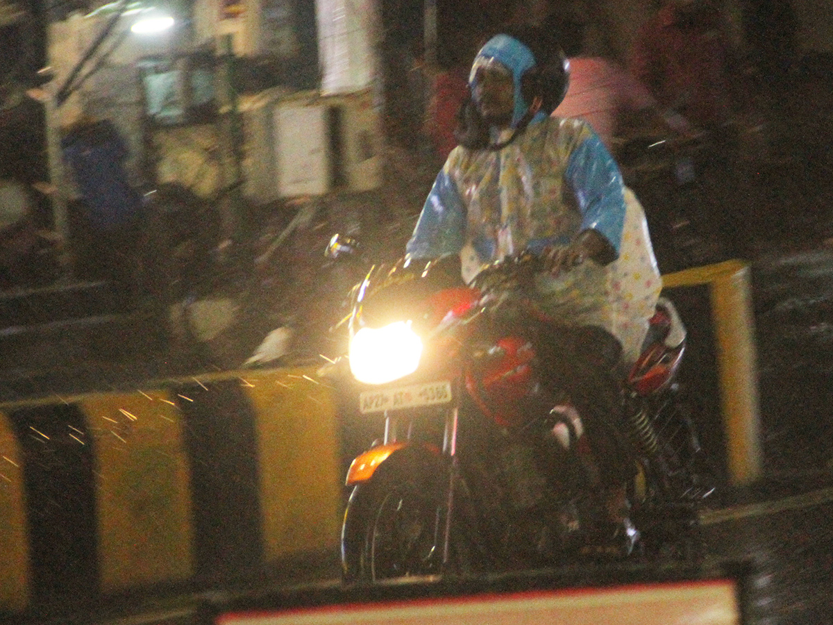 heavy rain in vijayawada photos4