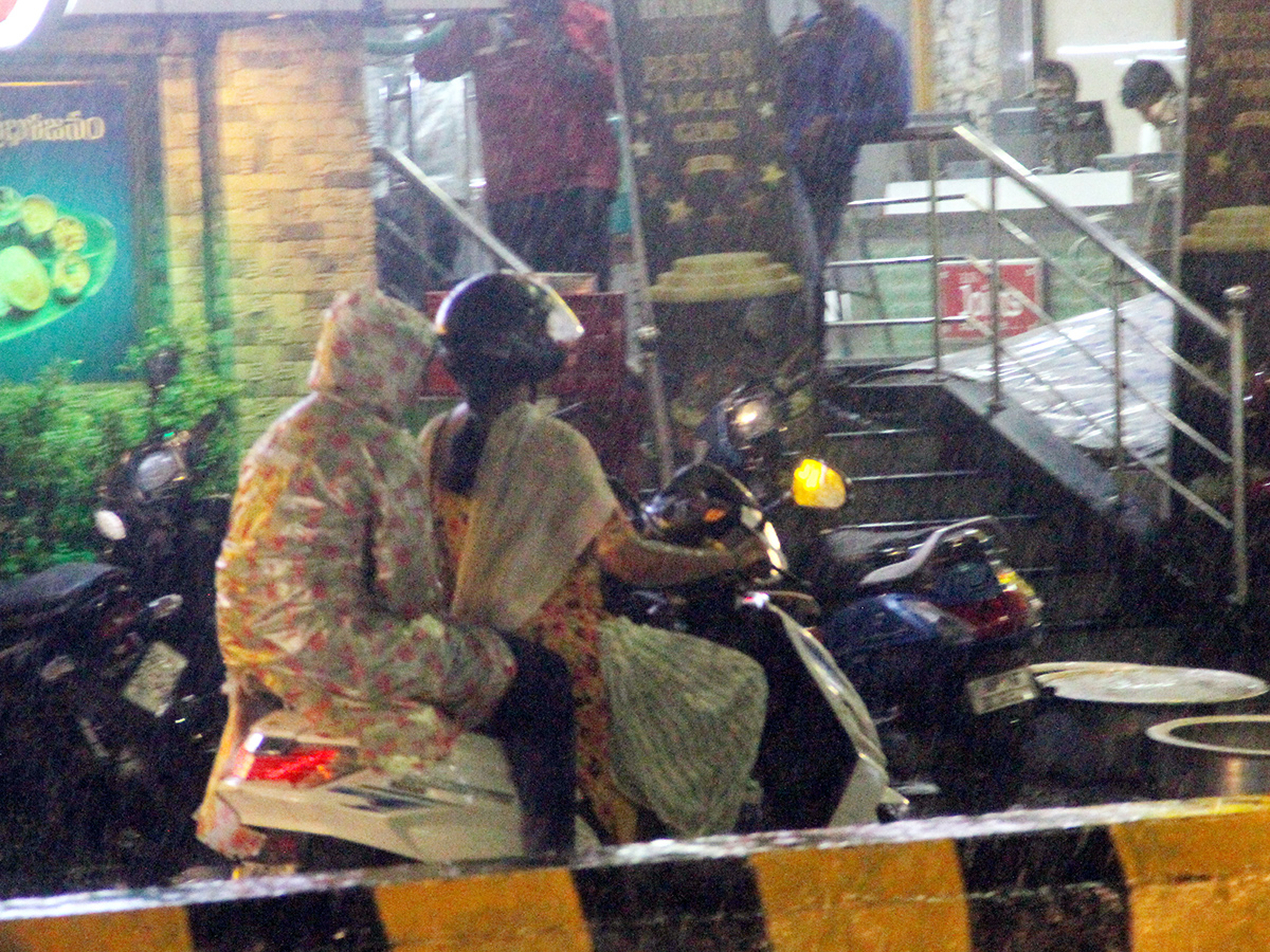 heavy rain in vijayawada photos6