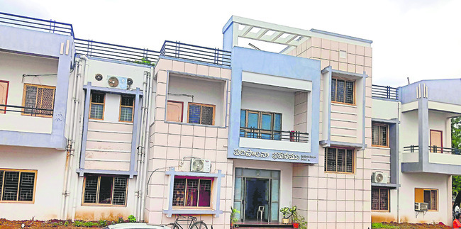 కష్టజీవులకేది కనీస మర్యాద? 1