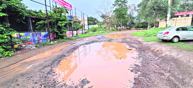బస్టాండ్‌కాదు..బురదగుంట 1