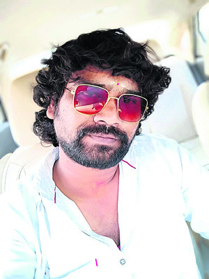 సడెన్‌గా ఆగిన లారీని ఢీకొన్న ఆటో3
