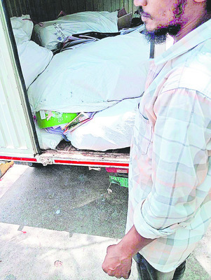 పాత సామాను సొమ్ము స్వాహా..! 2