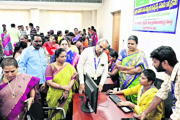 బీమాతో ఎస్హెచ్జీ సభ్యులకు ప్రయోజనం2