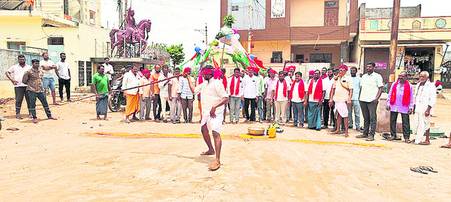 వర్షాలు బాగా కురువాలని..
1