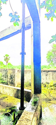 మిషన్‌ భగీరథ పైపులైన్‌ లీకేజీ
1