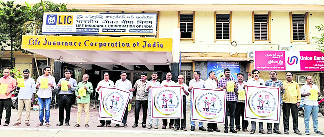 సుబ్రహ్మణ్యేశ్వరుడికి వెండి నాగపడగ సమర్పణ2