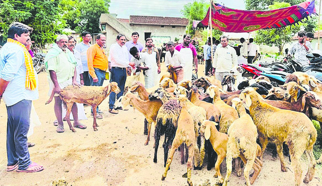 రాష్ట్రస్థాయి పోటీలకు తరలిన క్రీడాకారులు
3