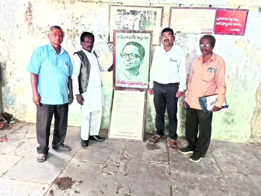 హోంగార్డ్స్‌కు  ఉలెన్‌ జాకెట్స్‌ అందజేత
1