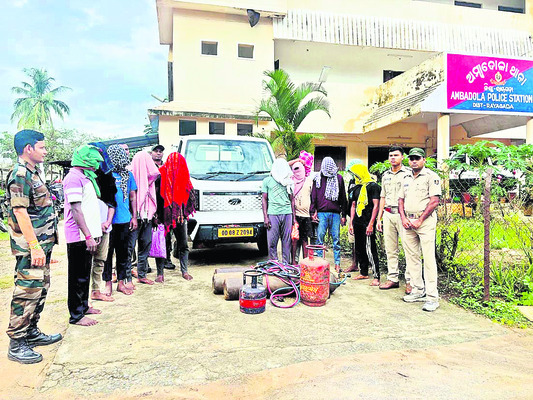 చోరీ కేసులో నిందితులు అరెస్టు 1