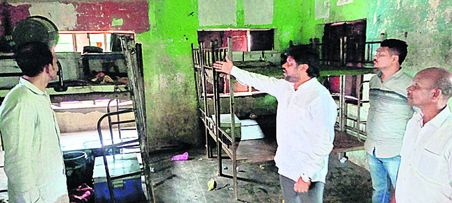 గిరిజన విద్యార్థులంటే చిన్నచూపు1