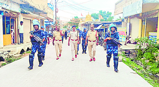 జీపీ కార్మికుల ఆందోళన మూడు నెలలుగా వేతనాలు అందక పారిశుద2
