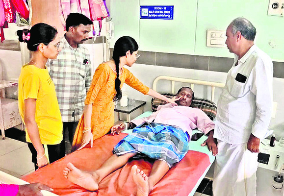రహదారి కబ్జాకు కూటమి నాయకుల యత్నం1