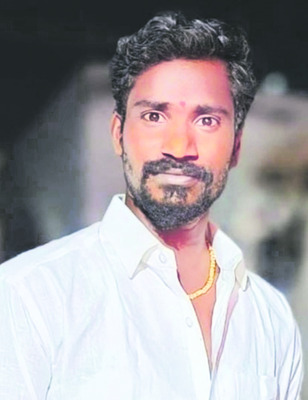 గుంతలమయంగా రోడ్లు 1