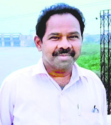 గుంతలమయంగా రోడ్లు 2