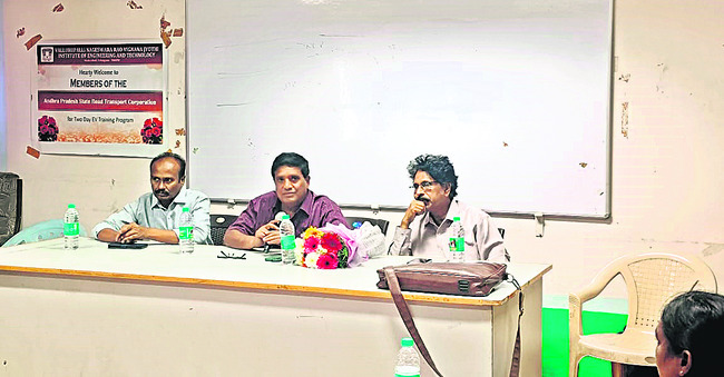 విద్యుత్ బస్సుల కేటాయింపు వరం – ఈడీ 1