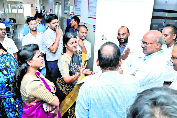 పరిశీలిస్తూ.. ప్రశ్నిస్తూ2