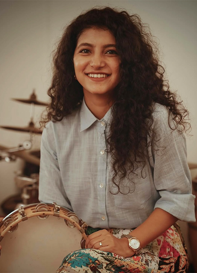 Actress Meetha Raghunath Latest Photos2